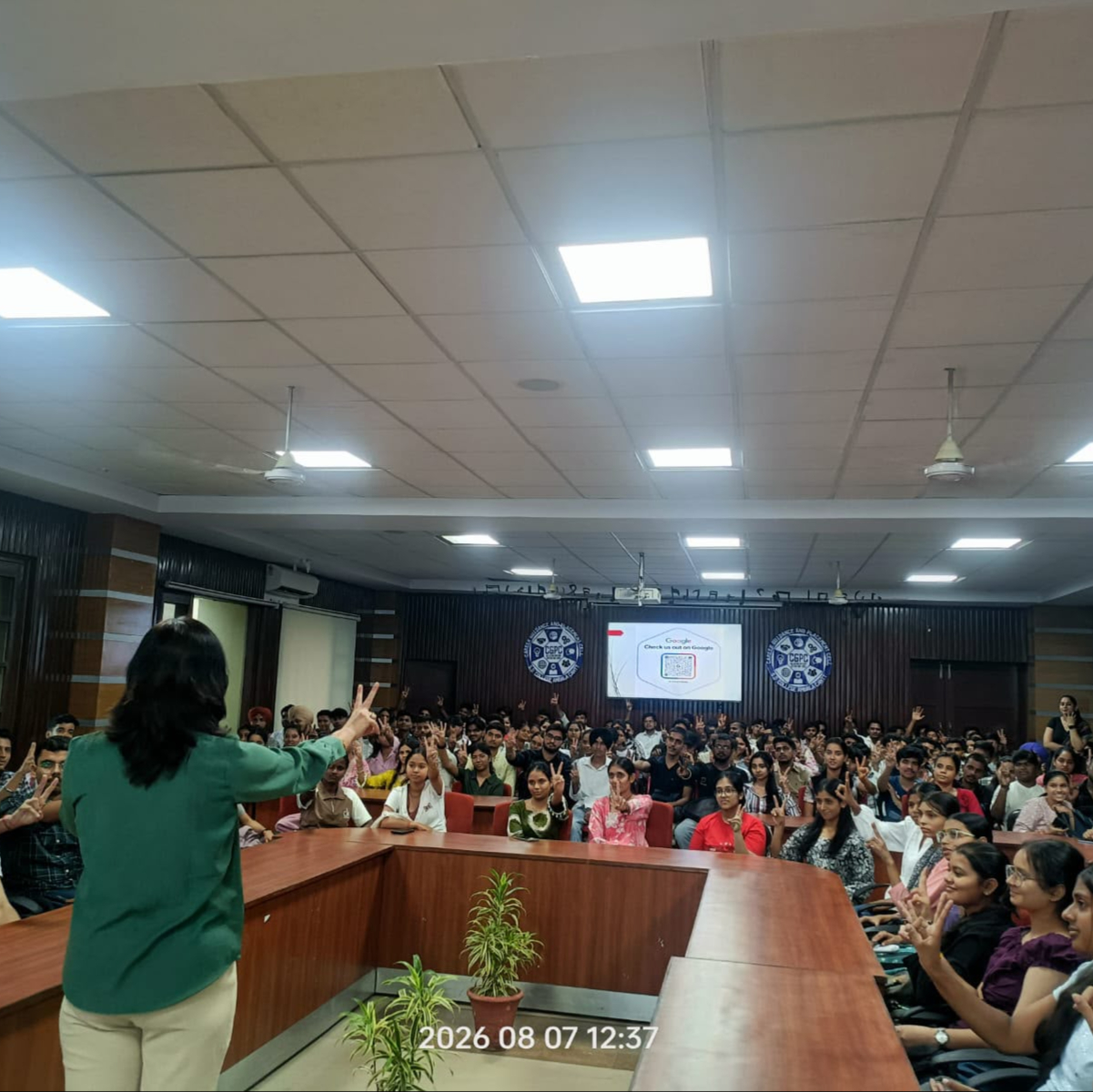 Dr. Simpi Nanda leading an interactive session with a large audience