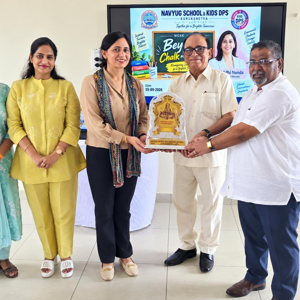 Dr. Simpi Nanda receiving recognition at Navyug School and Kids DPS