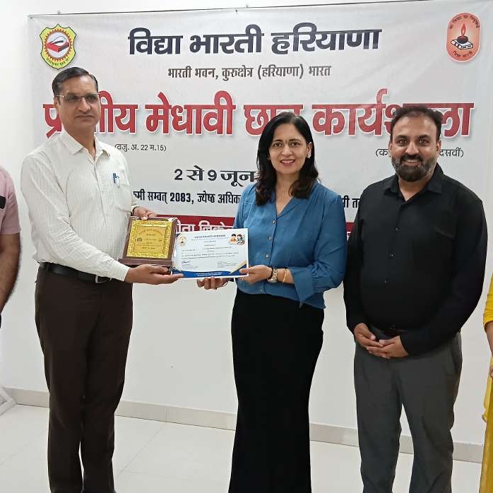 Dr. Simpi Nanda honoured at the Vidya Bharti Haryana felicitation ceremony